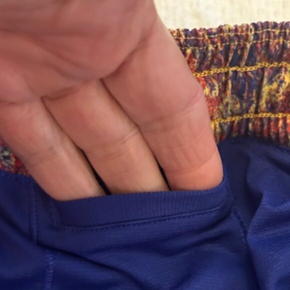 Lululemon Sea Wheeze Hotty Hot 2.5" inseam short aize 12L--Limited Edition - Picture 5 of 10